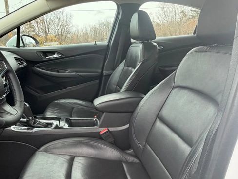 Used 2018 Chevrolet Cruze Premier image 13