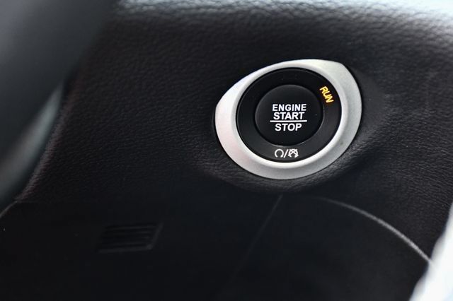 Used 2025 Chrysler Pacifica Limited FWD image 40