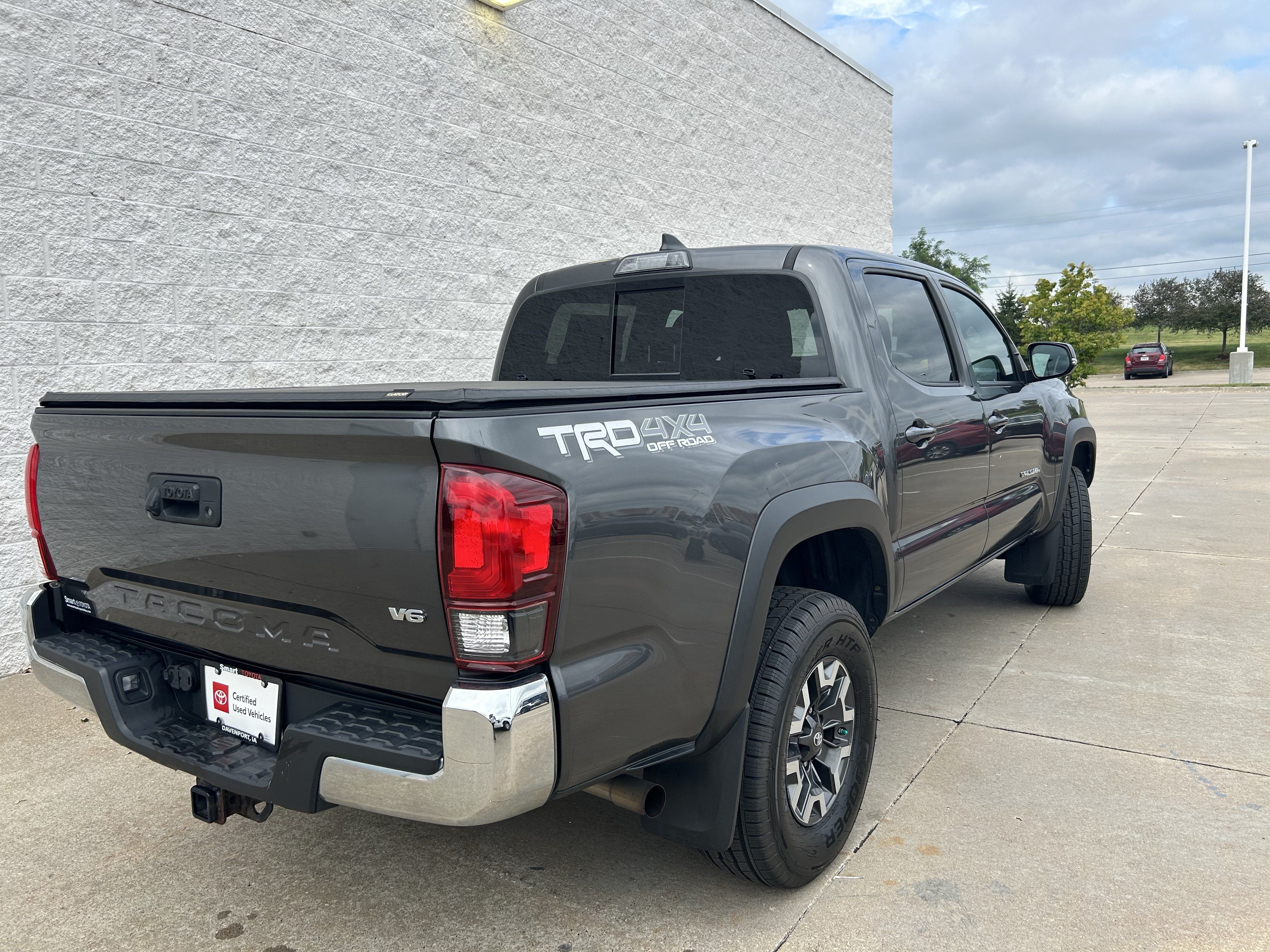 Certified 2018 Toyota Tacoma TRD Off-Road AWD/4WD image 5