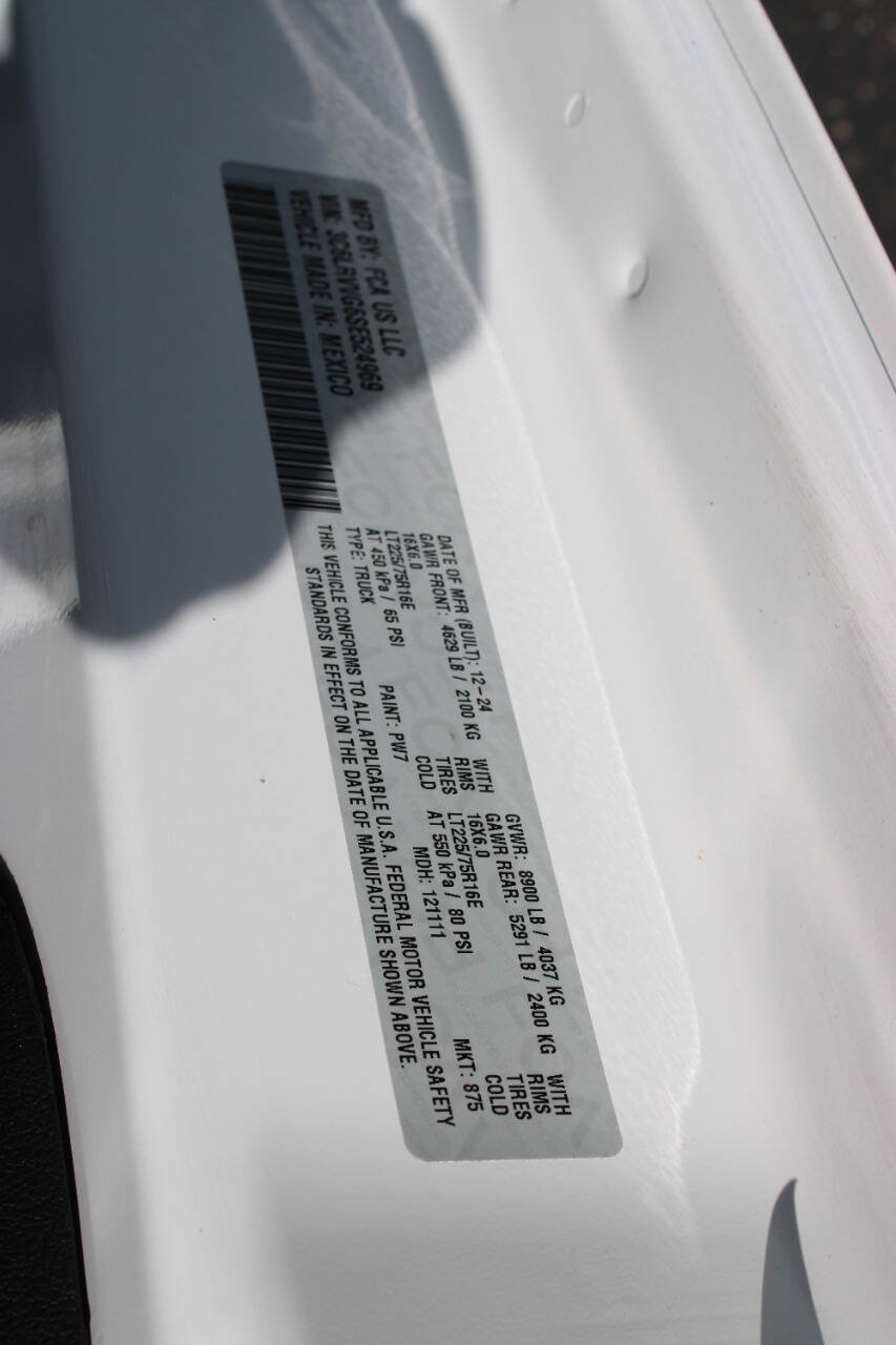 Used 2025 RAM ProMaster 2500 FWD image 11