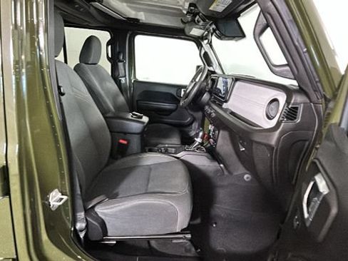 Used 2024 Jeep Wrangler Unlimited AWD/4WD image 28