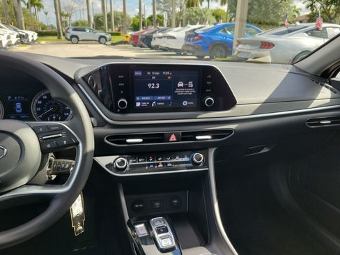 Used 2023 Hyundai Sonata SE FWD image 17