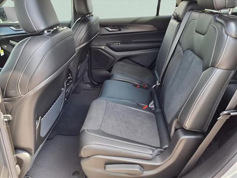 New 2025 Jeep Grand Cherokee L Altitude image 7