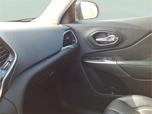 Used 2022 Jeep Cherokee Limited image 20