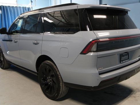 New 2026 Lincoln Navigator Reserve AWD/4WD image 28