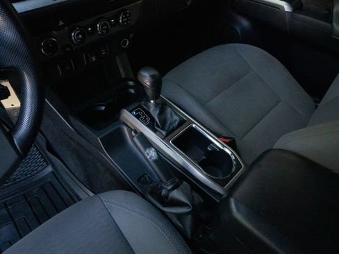 Used 2019 Toyota Tacoma SR5 AWD/4WD image 10