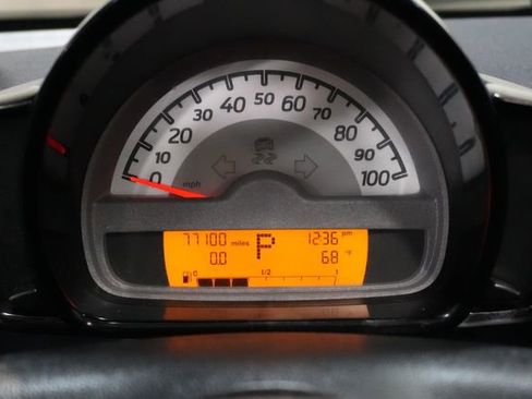 Used 2013 smart fortwo passion image 16