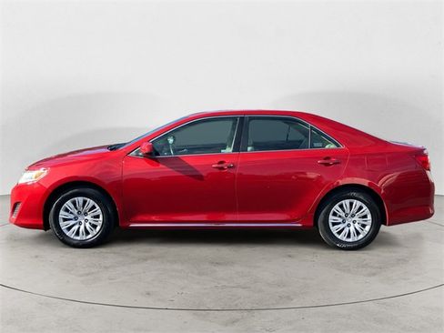Used 2012 Toyota Camry LE image 3