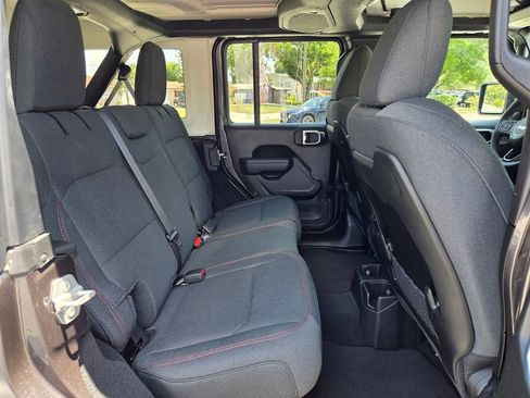 Certified 2025 Jeep Wrangler Unlimited Rubicon w/ Convenience Group AWD/4WD image 18
