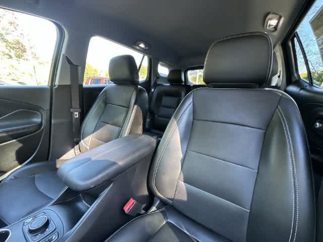 Used 2023 GMC Terrain SLT w/ Infotainment Package II AWD/4WD image 16