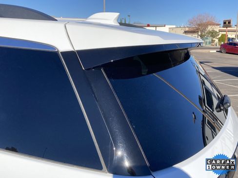 Used 2025 Chevrolet Traverse LT image 8