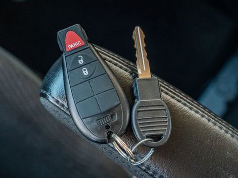 Used 2018 Dodge Grand Caravan SE w/ UConnect Hands-Free Group image 44