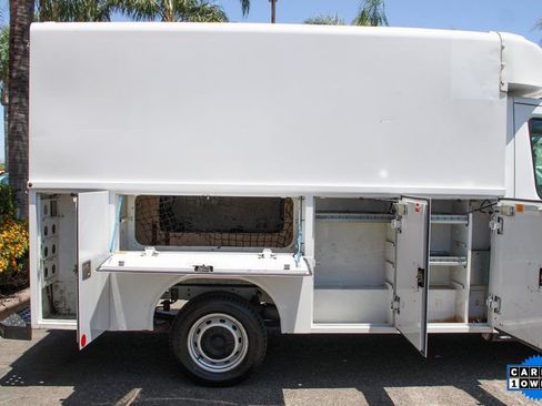 Used 2019 Ford Transit 250 138 RWD image 12