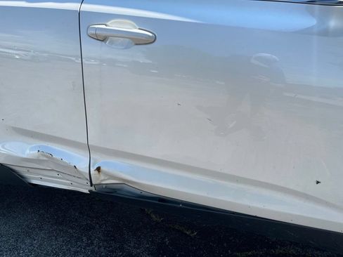 Used 2019 Toyota Highlander LE w/ Carpet Mat Package (TMS) FWD image 14