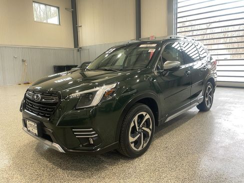 Used 2023 Subaru Forester Touring AWD/4WD image 2