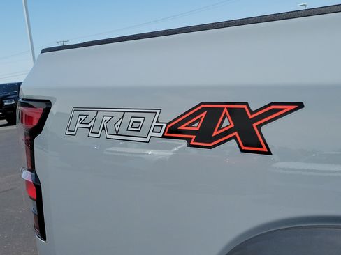 Used 2022 Nissan Frontier PRO-4X w/ Pro-4X Premium Package AWD/4WD image 6