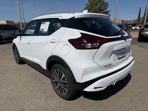 Used 2021 Nissan Kicks SV FWD image 9