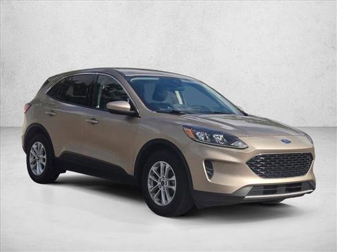 Used 2020 Ford Escape SE image 3