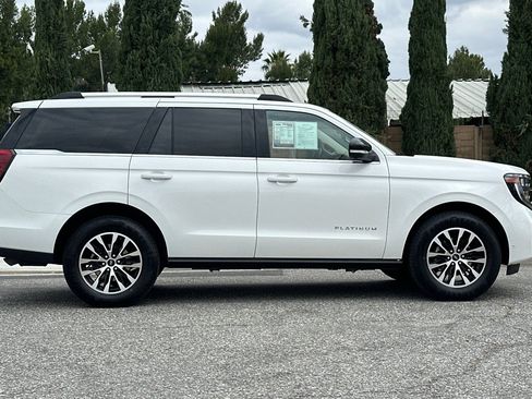 Used 2025 Ford Expedition Platinum AWD/4WD image 3