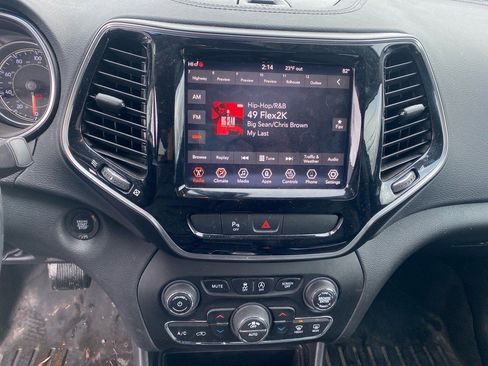 Used 2019 Jeep Cherokee Limited image 9