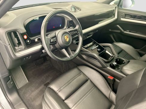 Used 2024 Porsche Cayenne Coupe AWD/4WD image 9