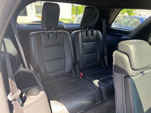 Used 2015 Ford Explorer Limited w/ Equipment Group 301A AWD/4WD image 28