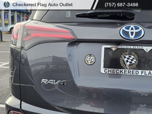 Used 2017 Toyota RAV4 Limited image 17