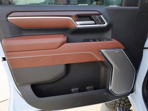 Used 2026 GMC Sierra 3500 Denali Ultimate image 10