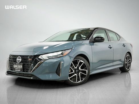 Used 2025 Nissan Sentra SR w/ SR Premium Package FWD image 1
