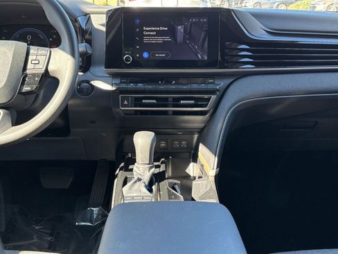 Used 2025 Toyota Camry LE image 25