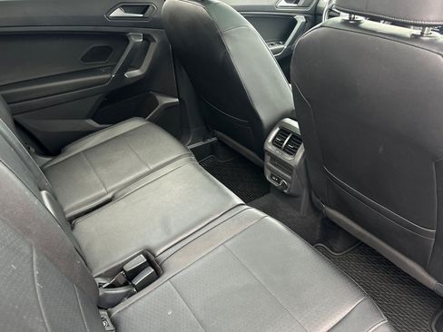 Used 2020 Volkswagen Tiguan SE R-Line FWD image 32