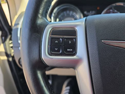 Used 2011 Chrysler Town & Country Touring FWD image 19