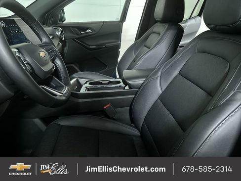 Certified 2025 Chevrolet Traverse LT image 20