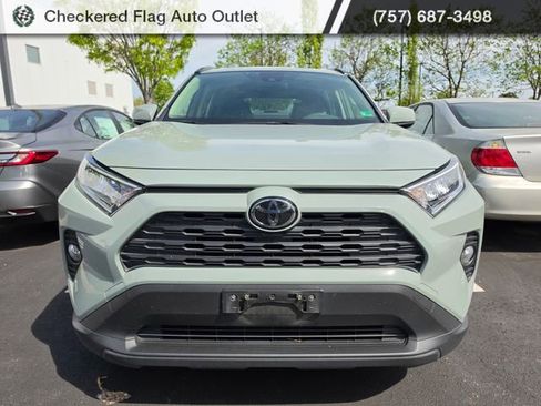 Used 2019 Toyota RAV4 XLE w/ Convenience Package image 2