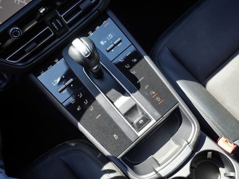 Used 2022 Porsche Macan image 34