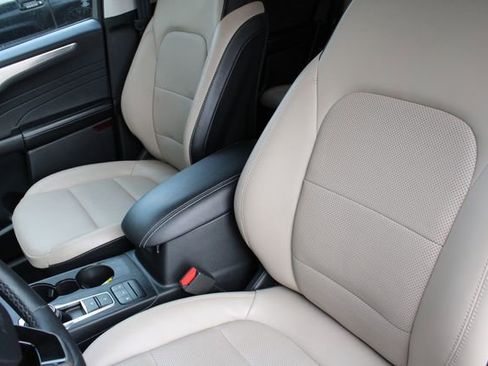 Used 2022 Ford Escape Titanium image 6