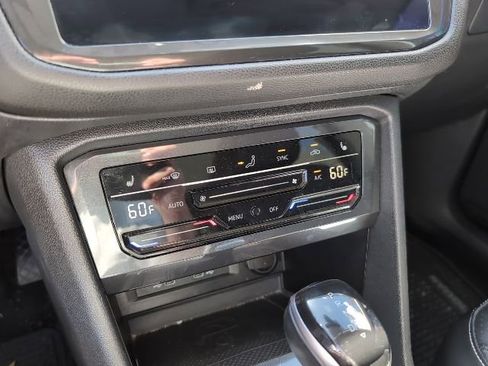 Used 2022 Volkswagen Tiguan SE image 18