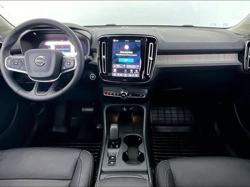 Certified 2024 Volvo XC40 B5 Core w/ Protection Package Premier AWD/4WD image 19