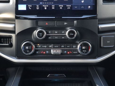 Used 2022 Ford Expedition XLT image 25