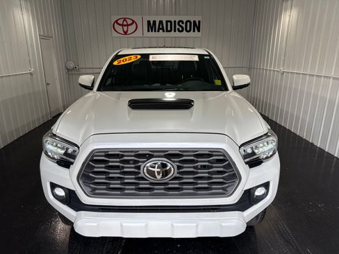 Used 2023 Toyota Tacoma TRD Sport w/ TRD Premium Sport Package AWD/4WD image 5