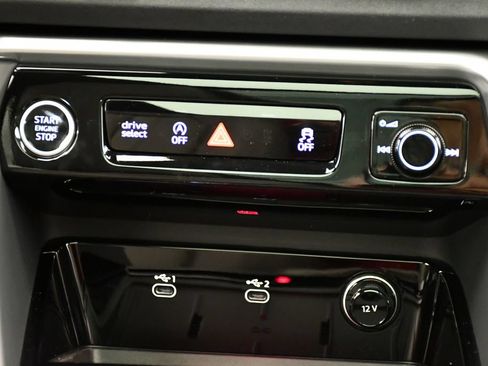 Used 2025 Audi Q5 Premium w/ Convenience Package AWD/4WD image 25