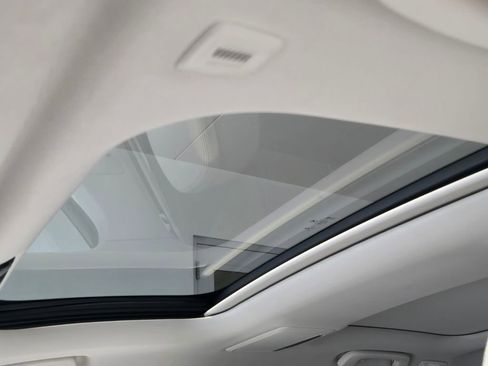 Used 2018 BMW 740i image 19