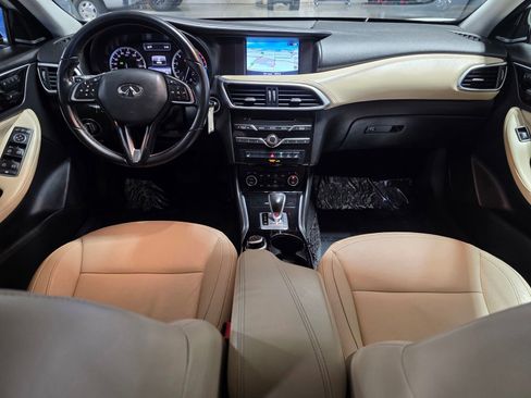 Used 2017 INFINITI QX30 Premium w/ Navigation Package FWD image 18