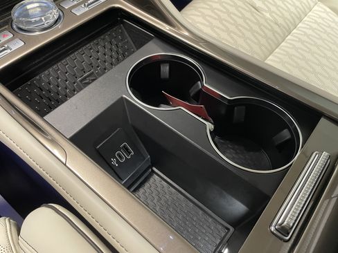 Used 2024 Lincoln Nautilus Black Label w/ Jet Appearance Package (87T) image 18