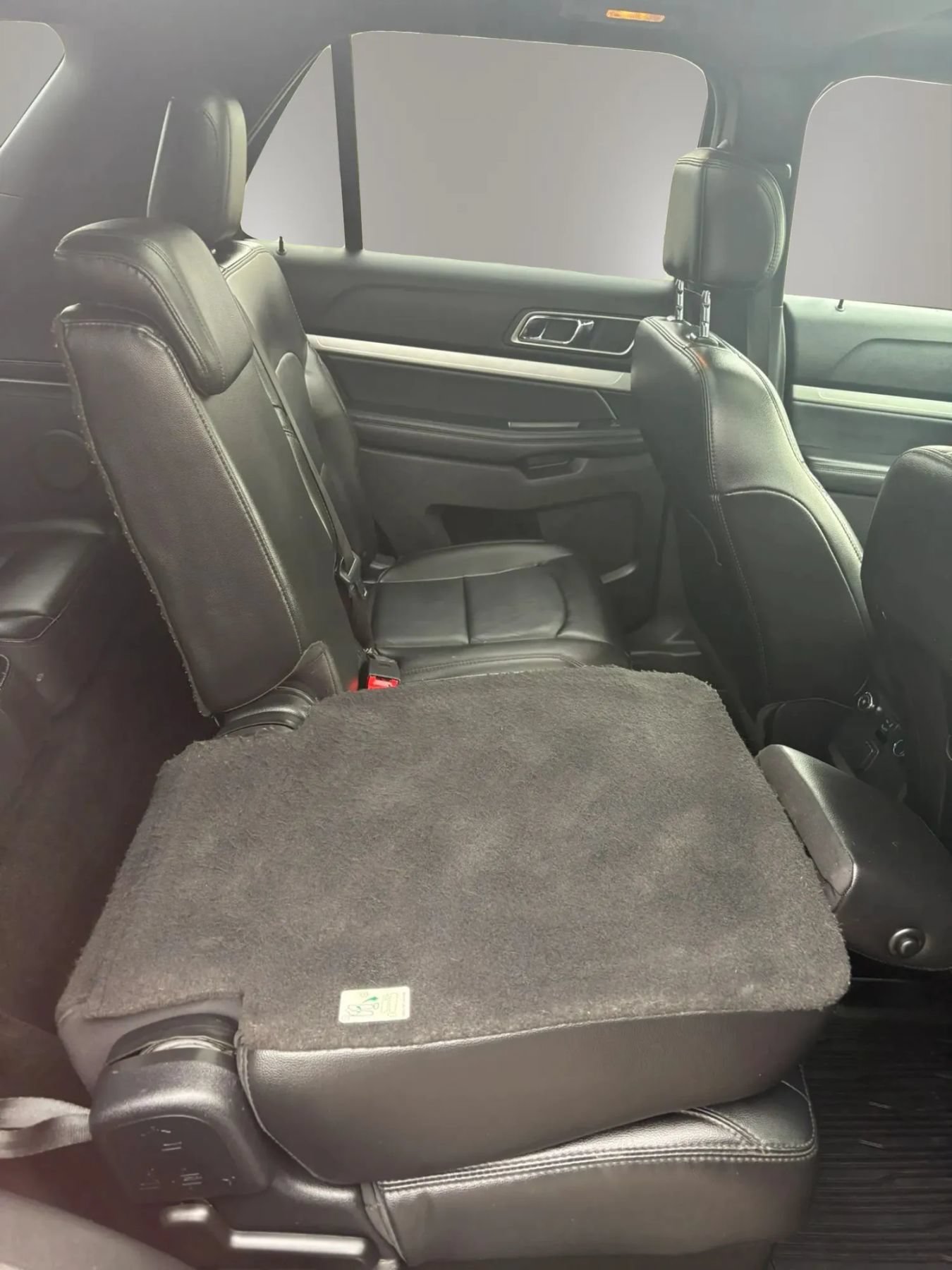 Used 2017 Ford Explorer XLT w/ Equipment Group 202A AWD/4WD image 36