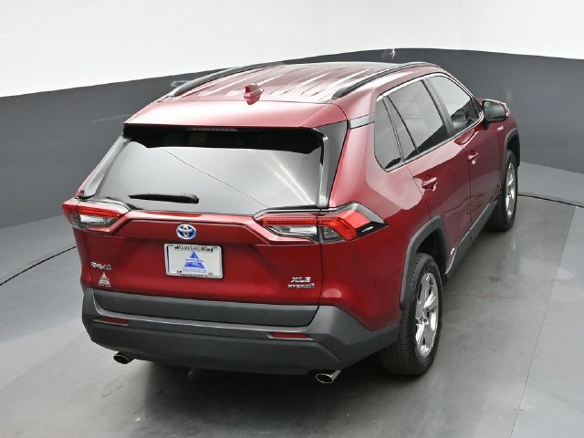 Used 2021 Toyota RAV4 XLE Premium AWD/4WD image 42