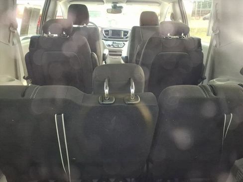 Used 2024 Chrysler Voyager LX image 23