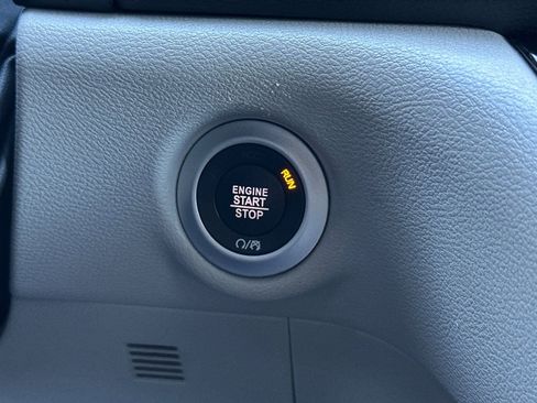 Used 2024 Chrysler Pacifica Touring-L image 20