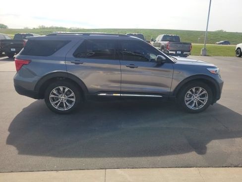 Used 2024 Ford Explorer XLT w/ Equipment Group 202A AWD/4WD image 6