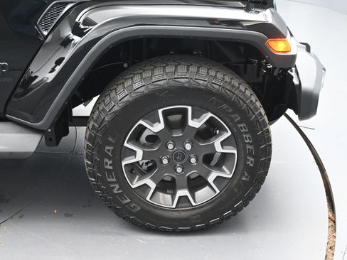 Used 2025 Jeep Wrangler Sahara image 11